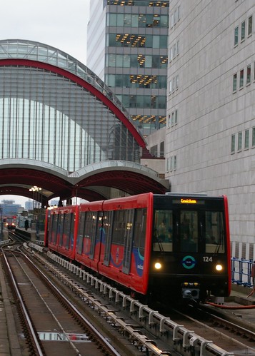 11 015 Docklands Light Railway Class B07 No. 124 between Canary Wharf and Herons Quay stations
