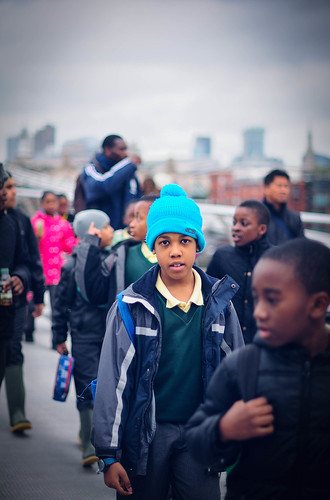 Londoners - Children on millenium bridge