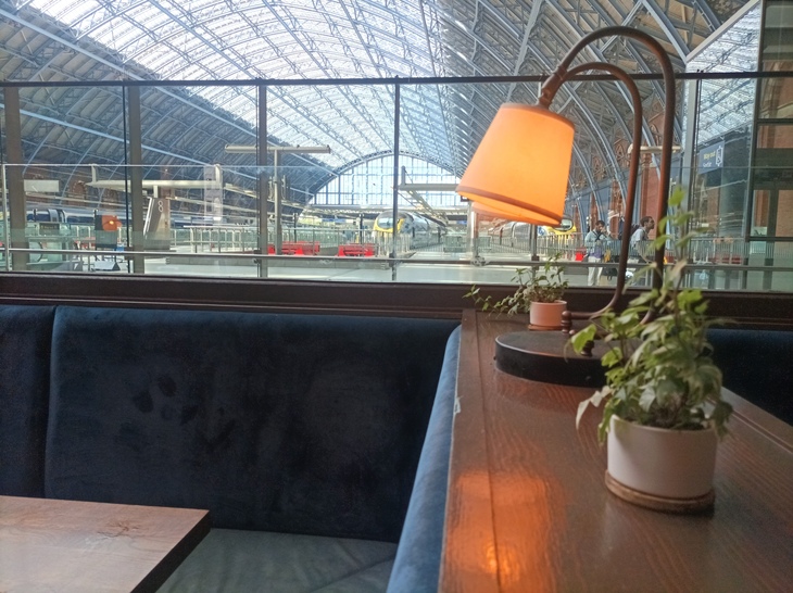 Hot desk spots in central London: A corner booth overlooking the Eurostar platforms