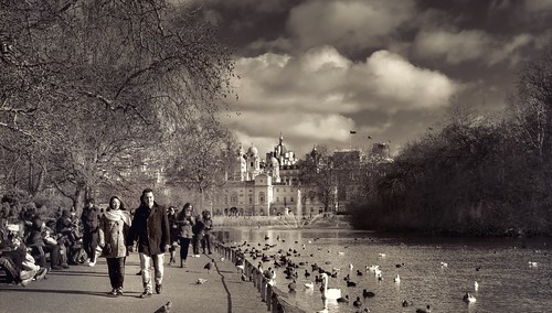 Londoner lovers in sepia