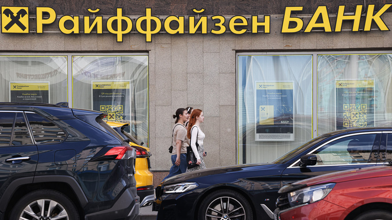 Raiffeisen Suspends Sale of Russian Unit as Diplomatic Relations Shift – FT