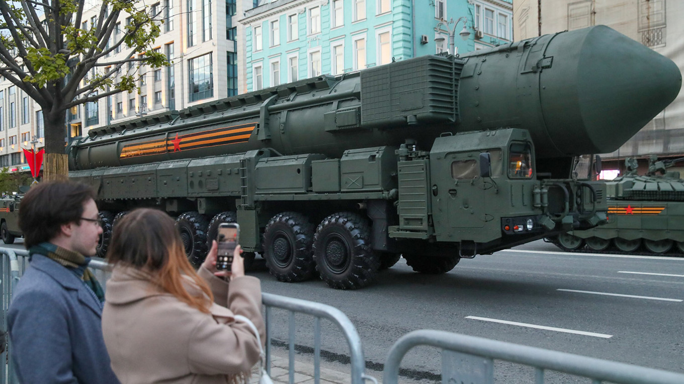 Moscow Faces Major Internet Outages Amid Heightened Security for Victory Day Celebrations