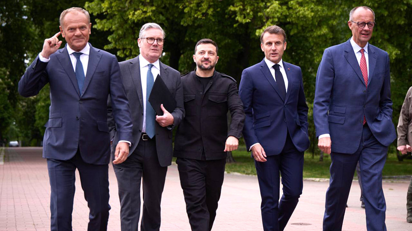 Zelensky Expects Moscow to Commit to Ceasefire as Truce Talks Loom