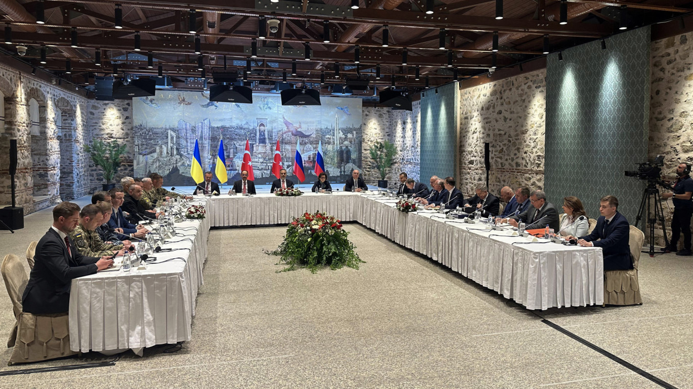Prisoner Exchange Signals First Steps in Russia-Ukraine Peace Talks