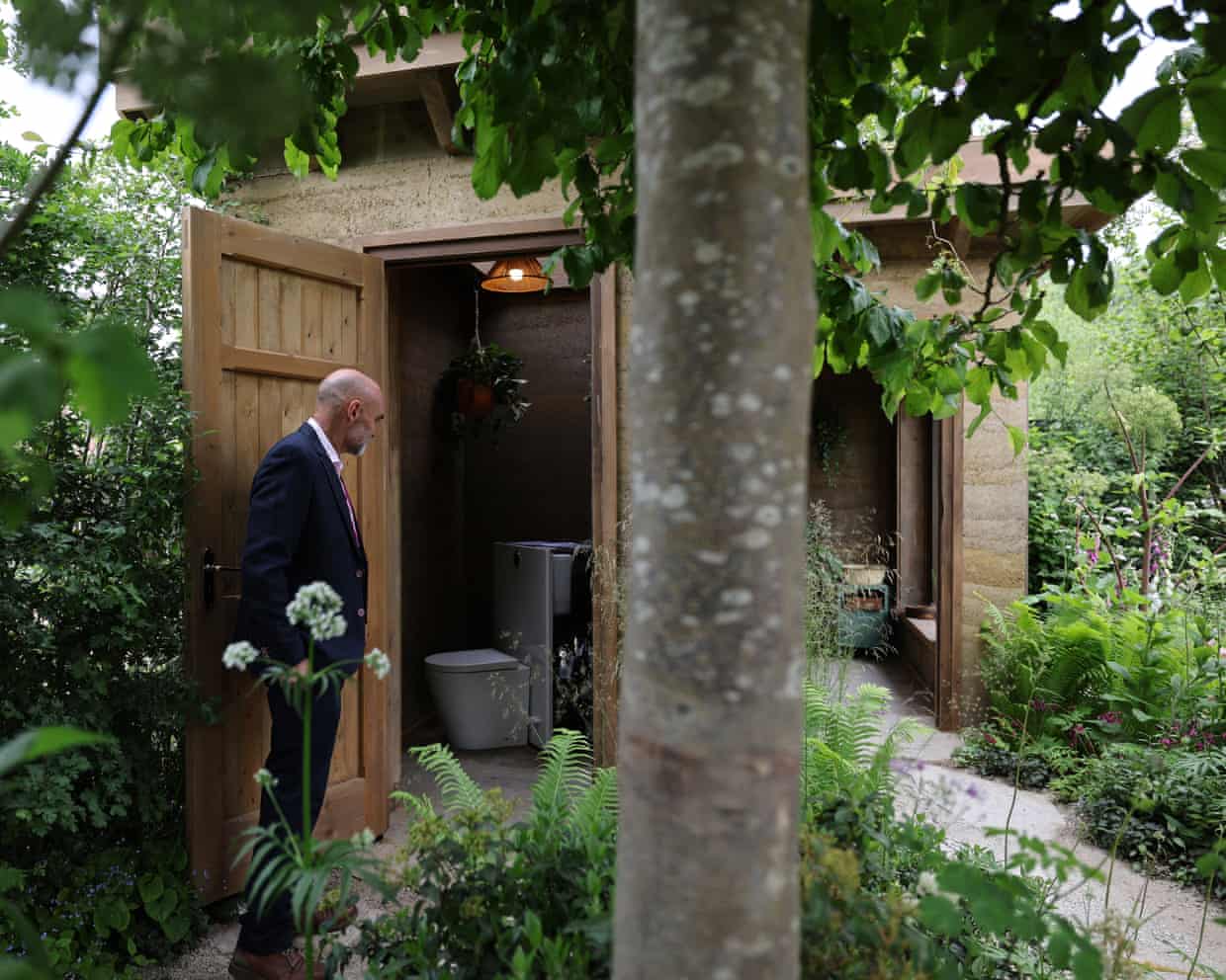 Headline: From Lavatories to Labrador-Friendly Lawns: Chelsea Flower Show Showcases Innovative and Practical Gardening