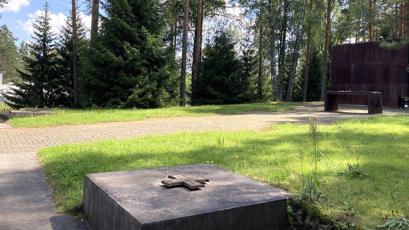 Poland Condemns Removal of Military Symbols from War Cemetery in Russia as Provocation
