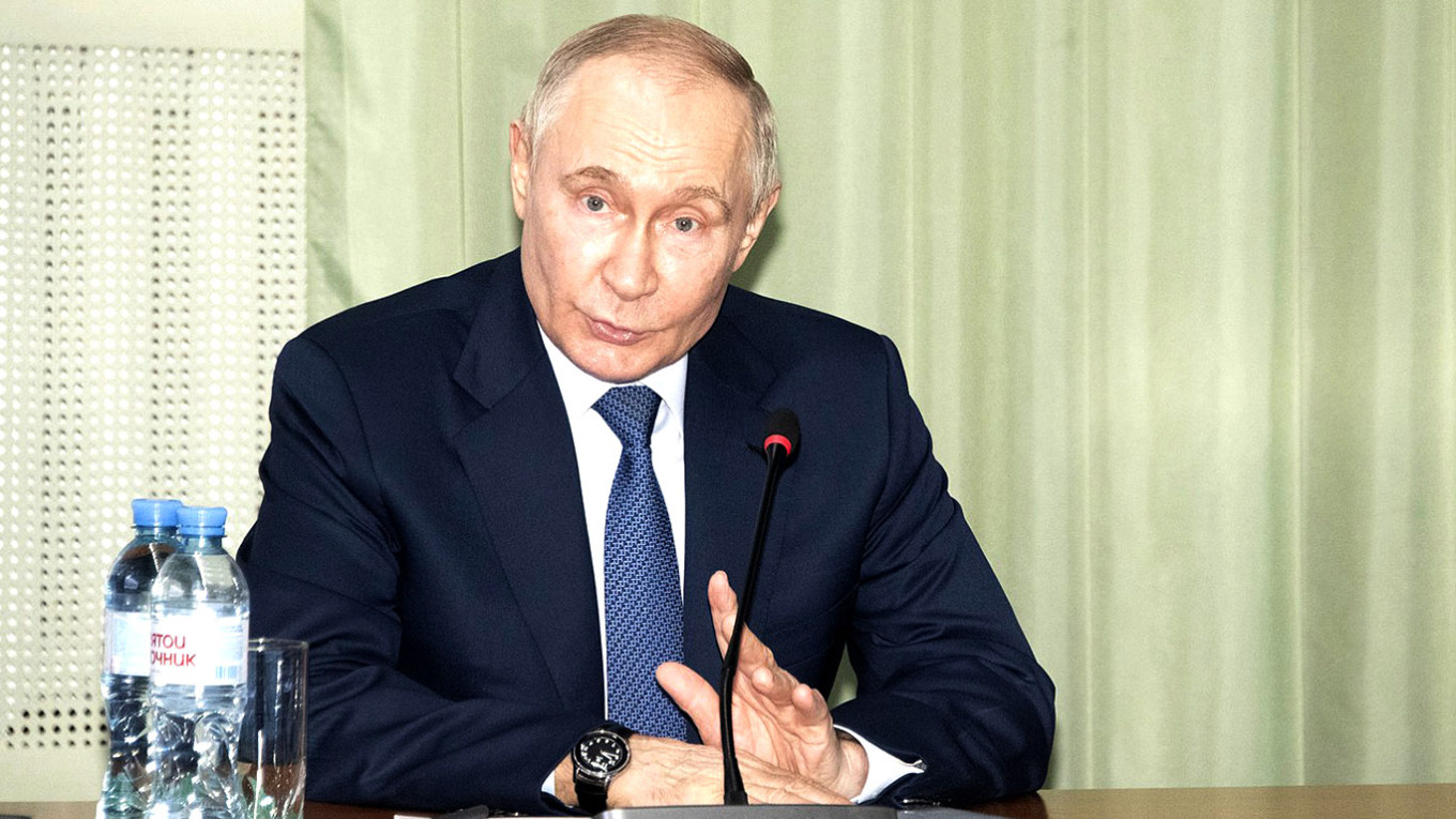 Putin Mocks Military Aspirations for Ukraines Sumy Region Amid Negotiations