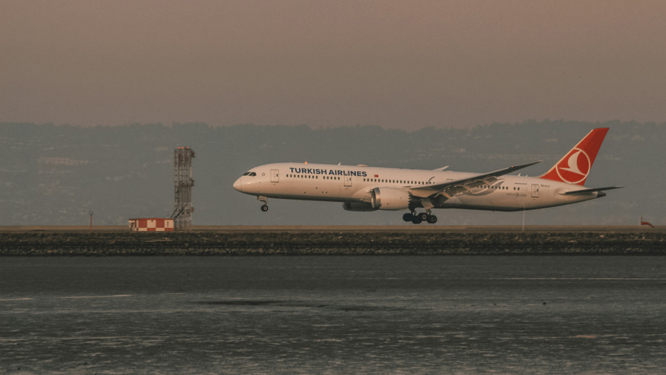 Turkish Airlines Halts Flights to Russia as Ukrainian Drone Strikes Persist