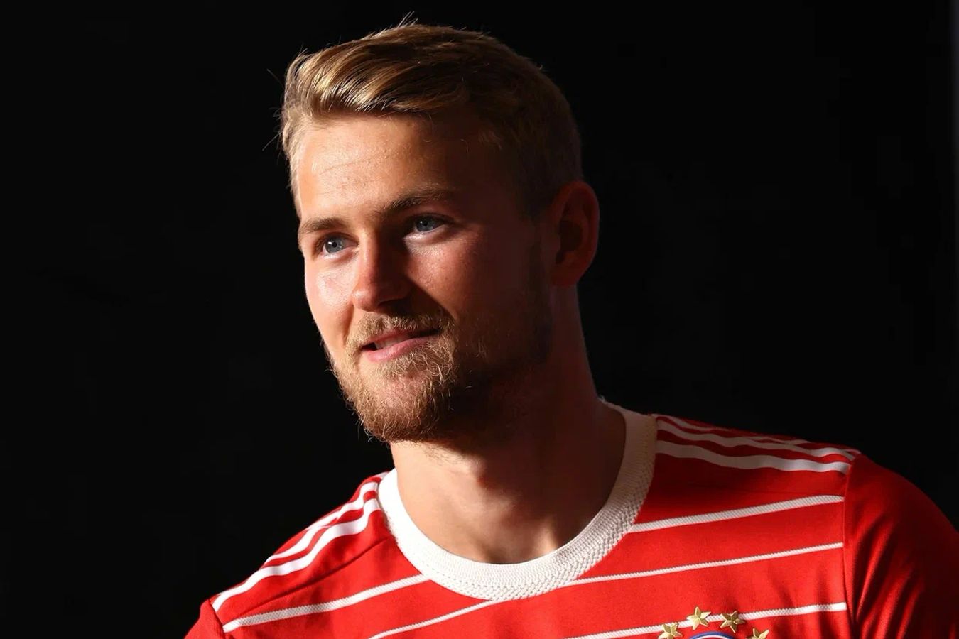 De Ligt Faces New Injury Setback as Manchester United Struggles Against Brentford