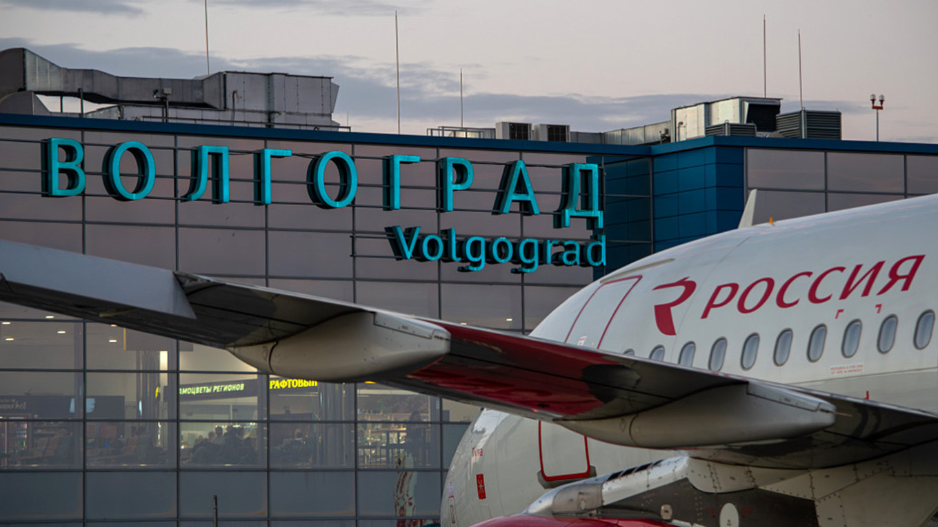 Putin Honors WWII Legacy by Renaming Volgograd Airport to Stalingrad International