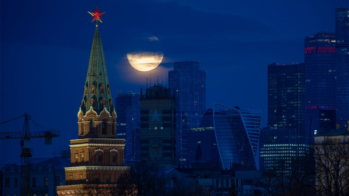 Russia Considers Tough Budget Cuts Amid Plummeting Oil Prices and Rising Deficit
