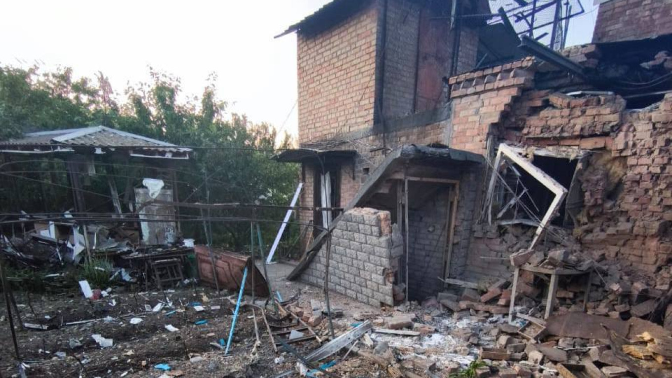 Intensified Russian Assaults Claim Life and Cause Destruction in Central Ukraine