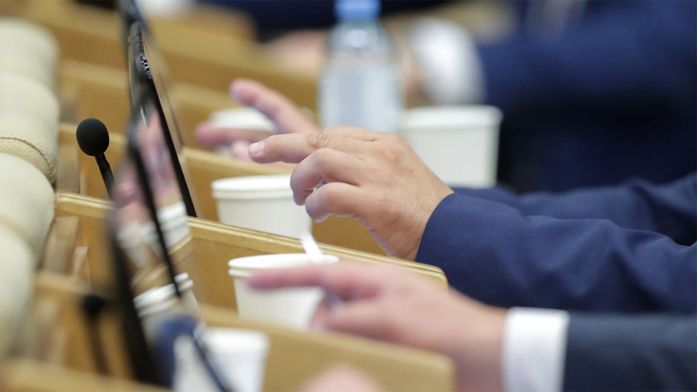 Russia Adjusts 2025 Budget Amid Falling Energy Revenues and Escalating Deficit