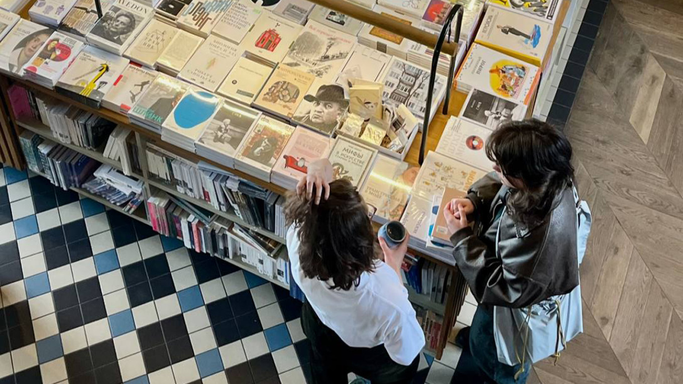 St. Petersburg Bookstore Faces Penalty for Selling Controversial Anarchist Memoir Amid Government Crackdown