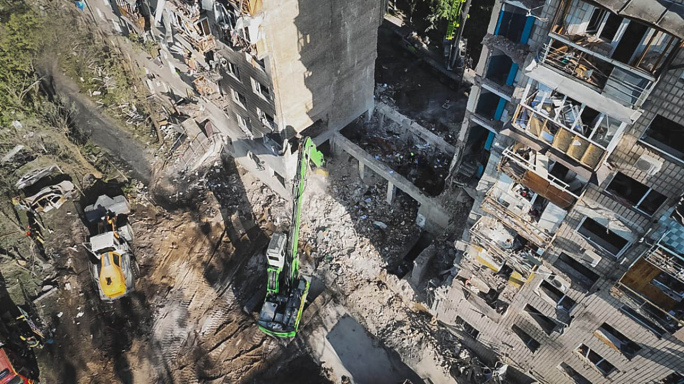 Kyiv Faces Tragedy as Death Toll from Russian Airstrike Climbs to 28