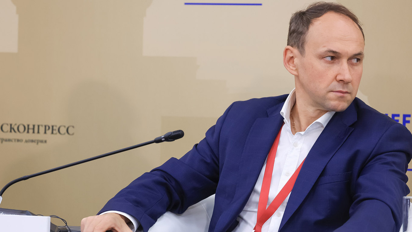 Russian Steel Sector Faces Crisis: Production Cuts and Exports Threatened