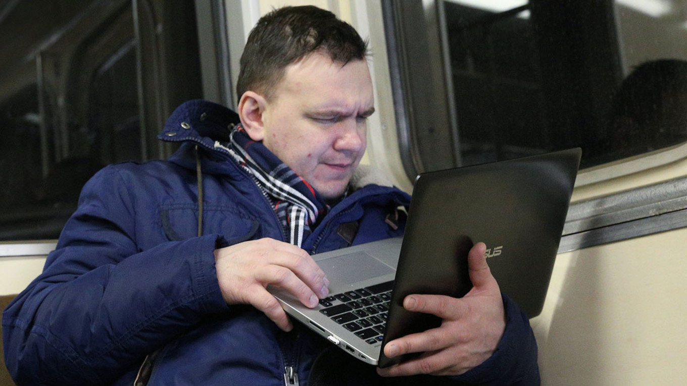 Persistent Internet Disruptions Sweeping Through Russian Regions Following Drone Threats