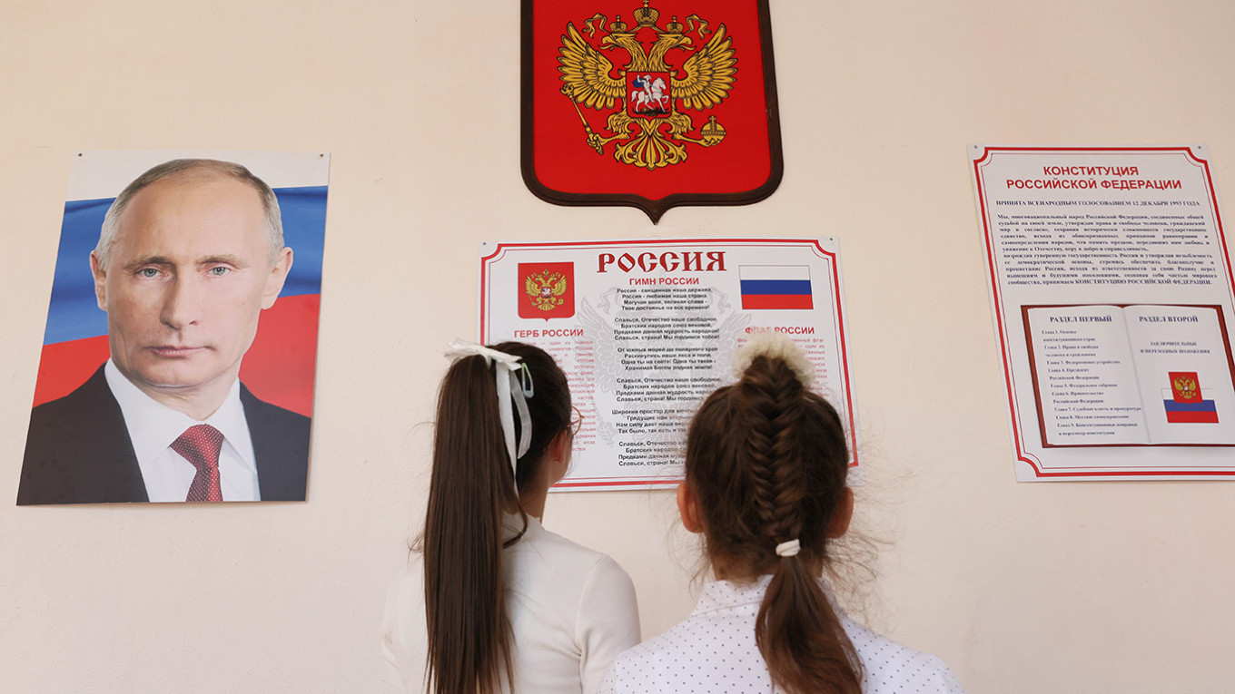 Russias Education Reform: Excluding Ukrainian Language and Literature Amid Geopolitical Changes