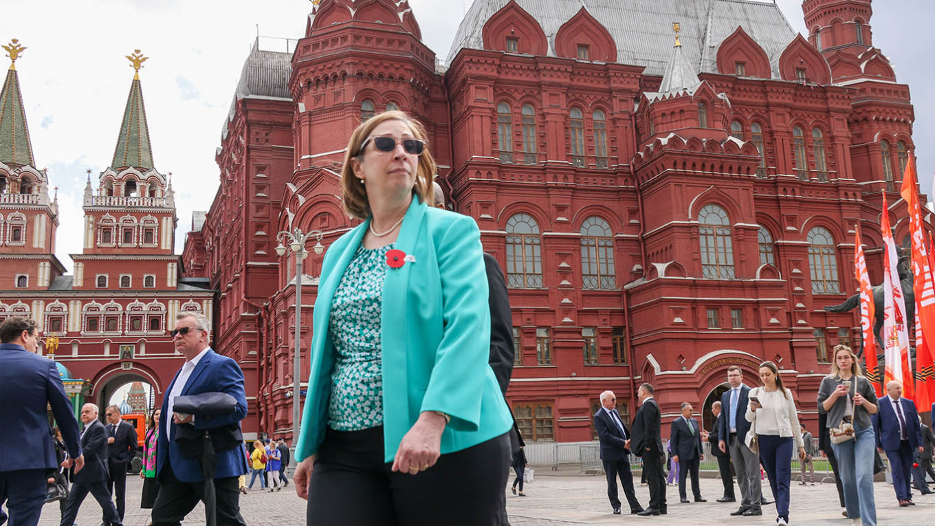 Farewell to Moscow: U.S. Ambassador Lynne Tracy Departs, Echoes Pushkins Spirit in Goodbye