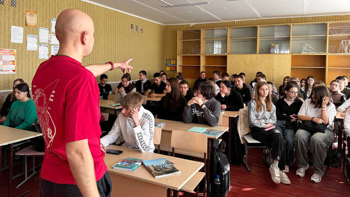 Russias Youth Media Revolution: Shaping Pro-Kremlin Voices in Occupied Ukraine