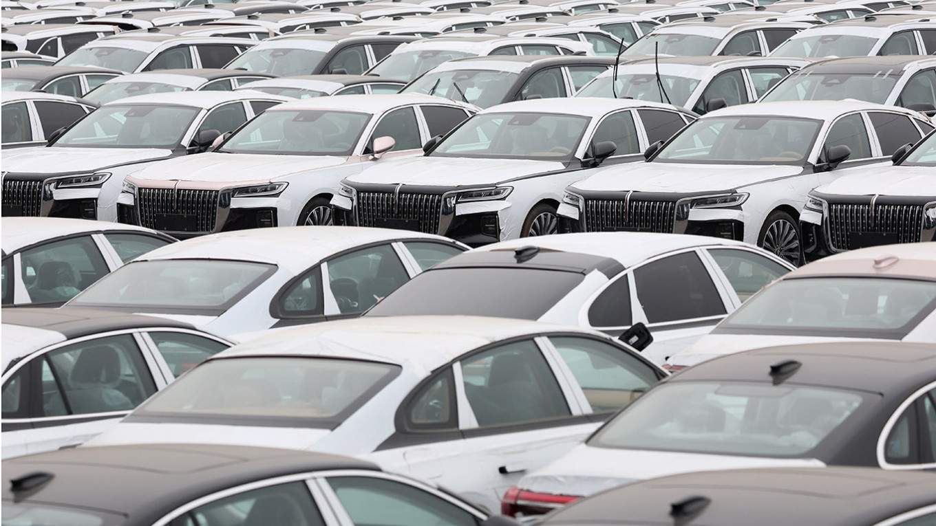 Russian Auto Market Faces Severe Decline as Sales Drop 27.5% in May