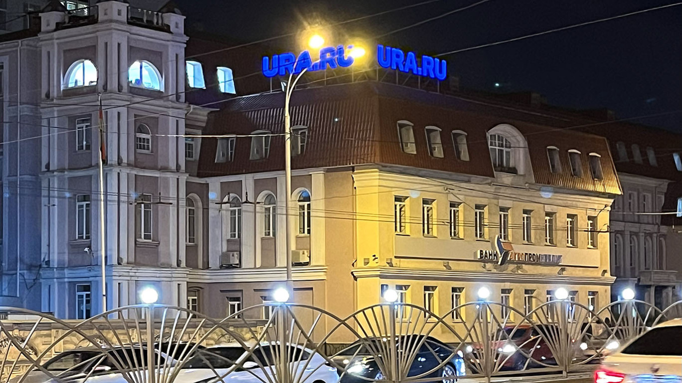 Three Ura.ru Journalists Detained Amid Controversial Leak Inquiry