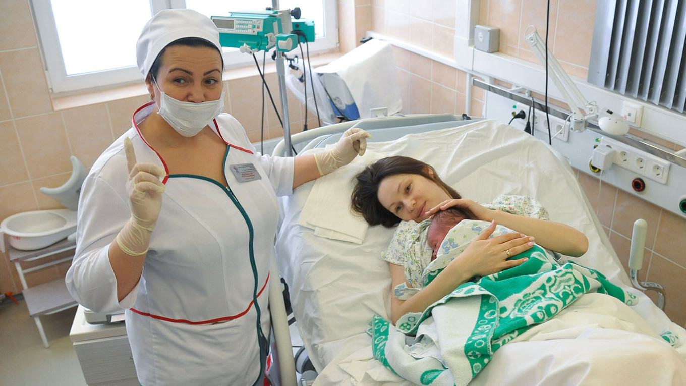 Rosstat Halts Monthly Demographic Reports Amidst Ukraine Conflict and Population Decline
