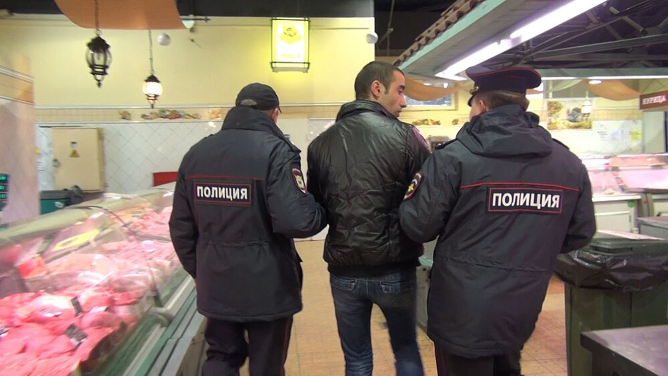 Moscows Crackdown: Over 500 Migrants Detained in Sweeps at Hostels and Mosques