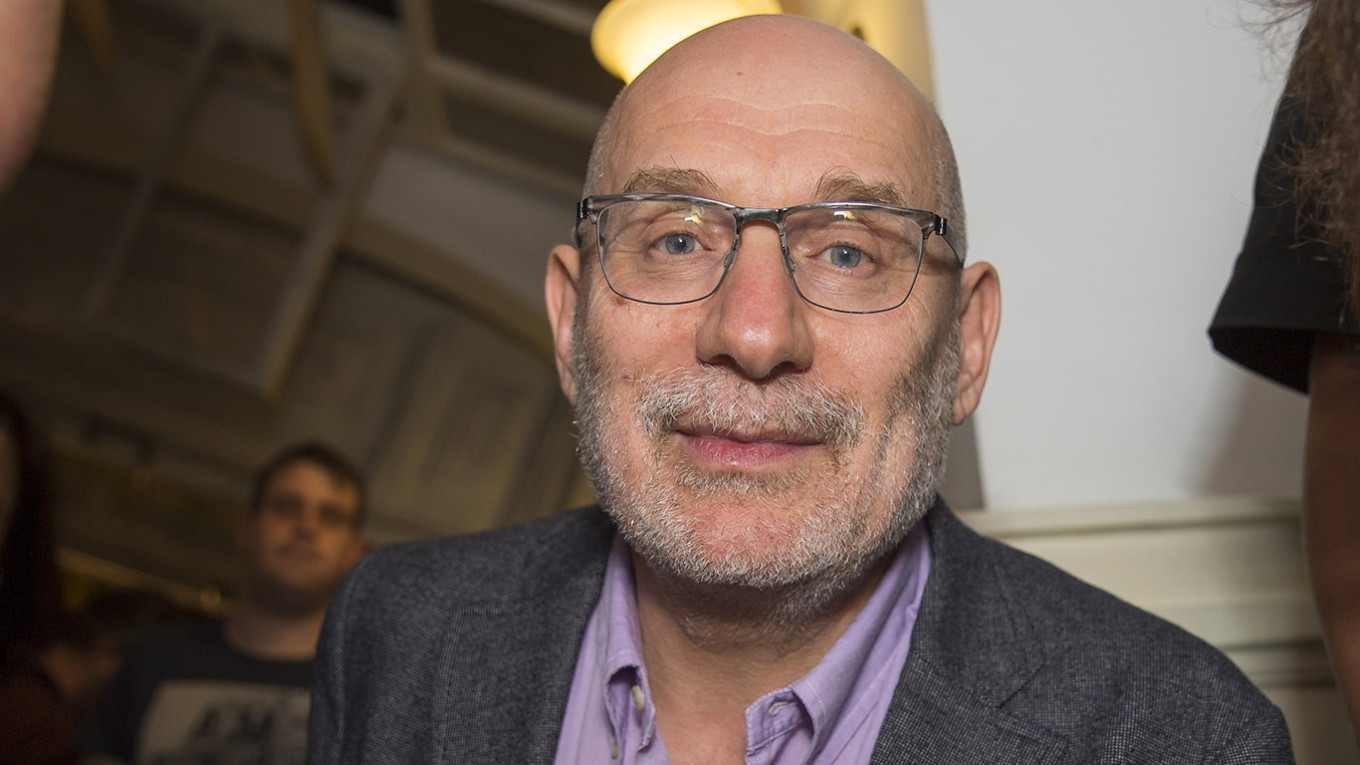 Exiled Novelist Boris Akunin Sentenced to 14 Years by Russian Military Court in Absentia