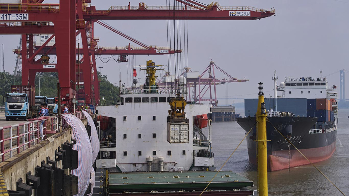 Decline in Russia-China Trade Reflects Economic Challenges in First Half of 2025