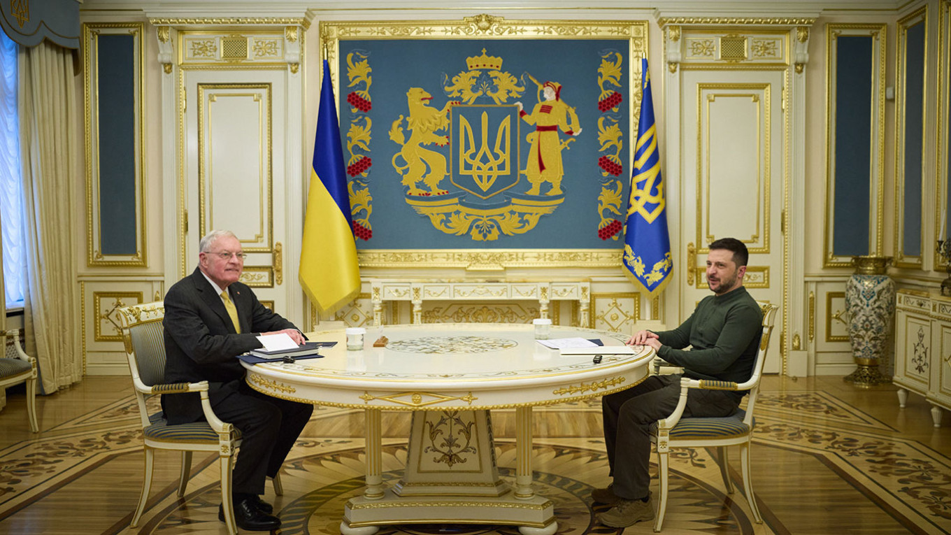 Kremlin Denies Delaying Peace Talks Amid Ongoing Bombardment of Ukraine