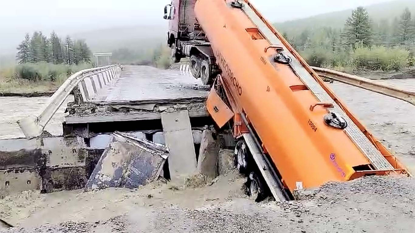 Severe Flooding in Russias Far East Forces Widespread Evacuations and Emergency Declarations