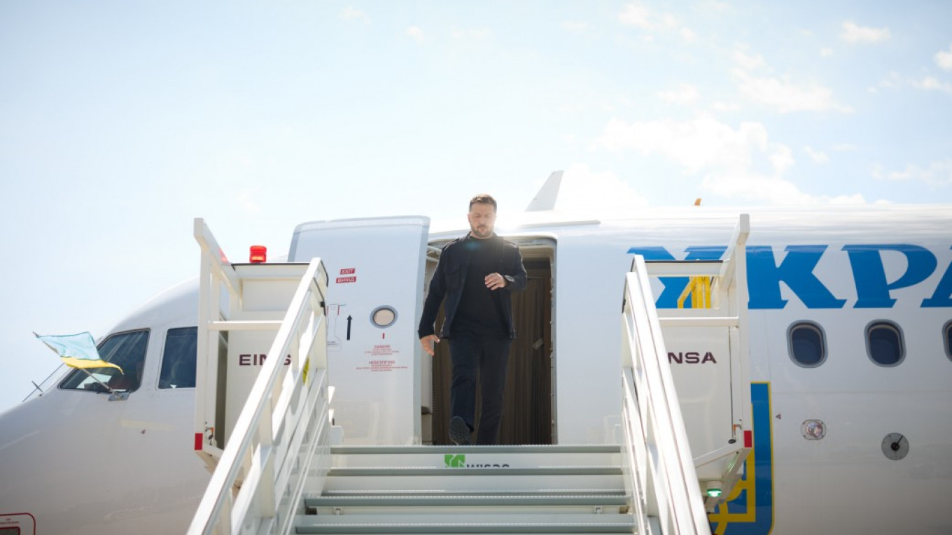 Zelensky to Discuss Peace Efforts with Trump in Washington on Monday