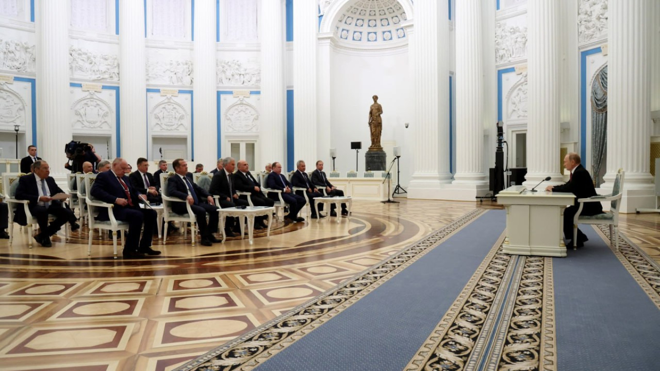 Putin and Trump Engage in Constructive Dialogue on Ukraine Peace Initiatives