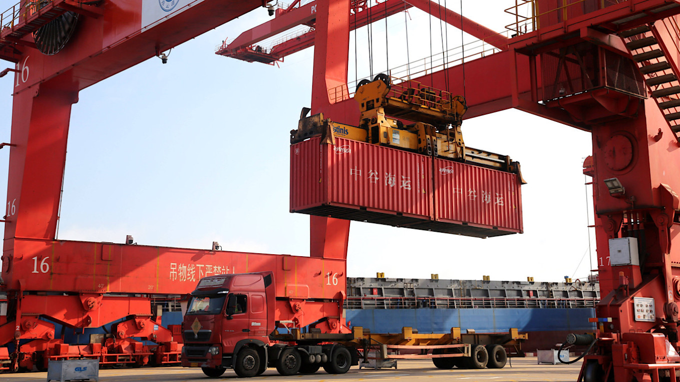 Chinas Exports to Russia Experience Largest Decline Since February Amid Trade Tensions