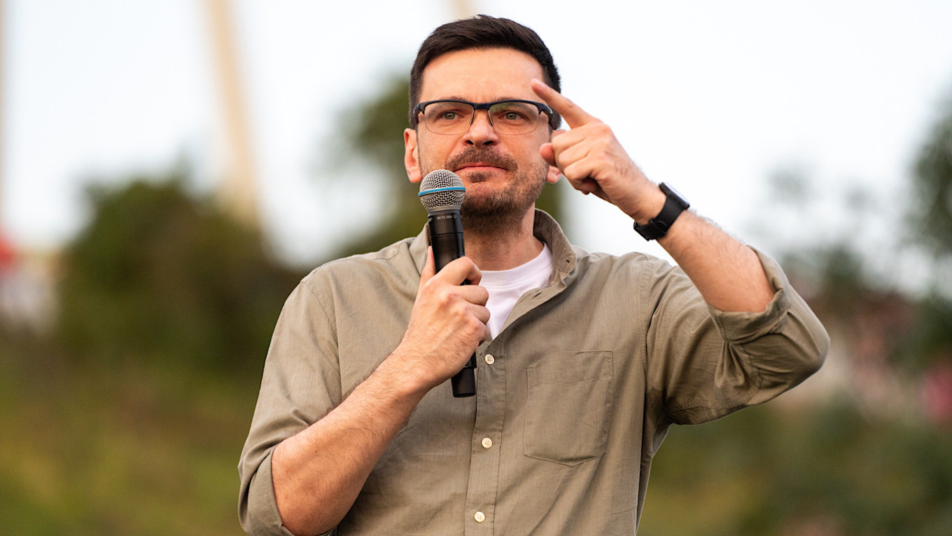 Ilya Yashin Denounces Loss of Russian Citizenship Amid Ongoing Political Repression