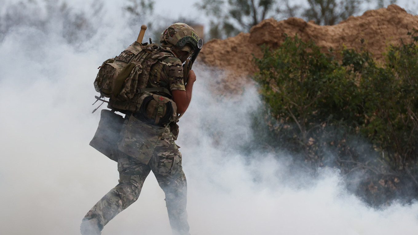 Russias Persistent Advances in Donetsk: A Test for Ukraines Strategic Defenses