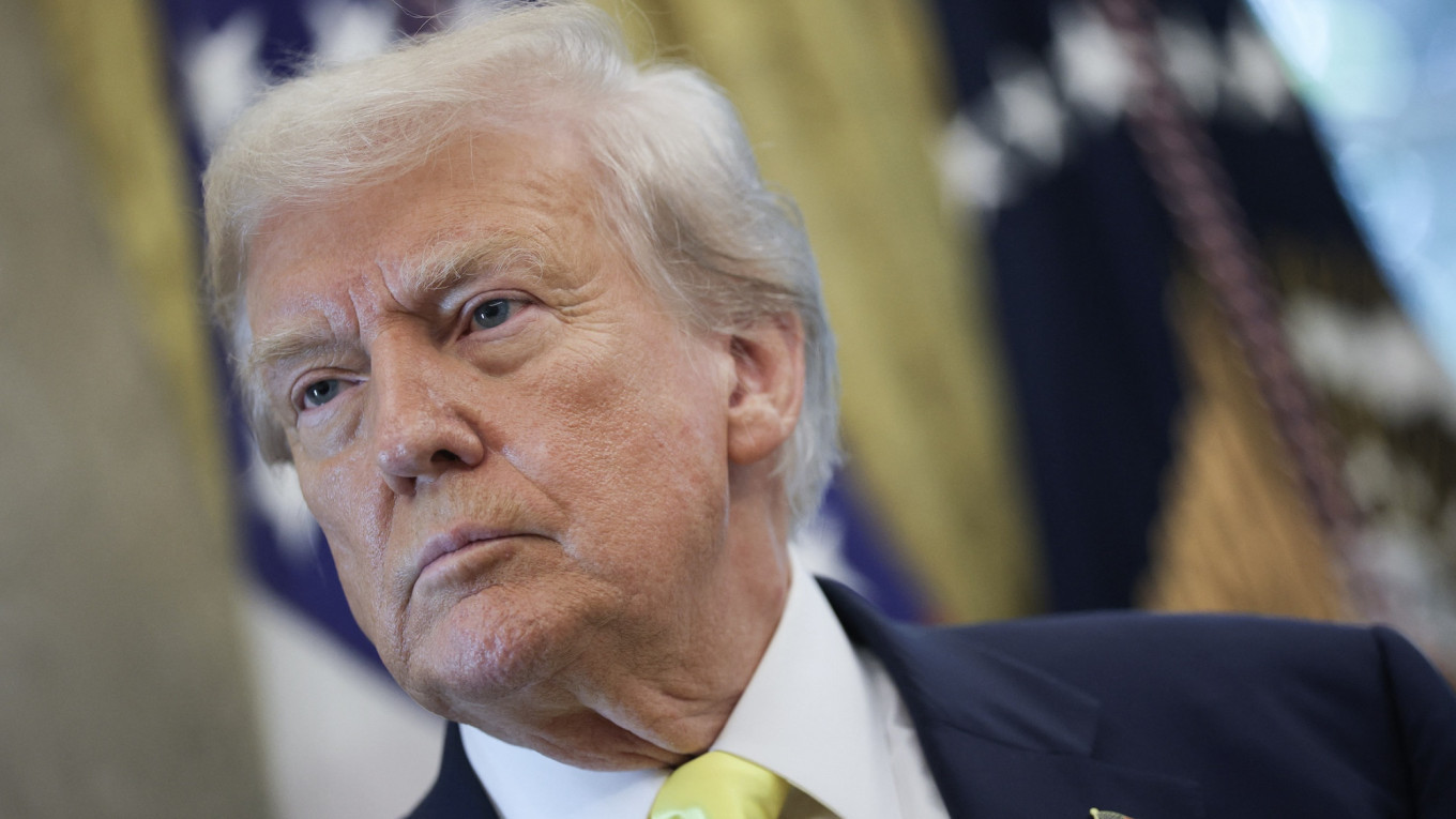 Trump Proposes Joint EU Tariffs on Russian Oil Buyers to Pressure Putin