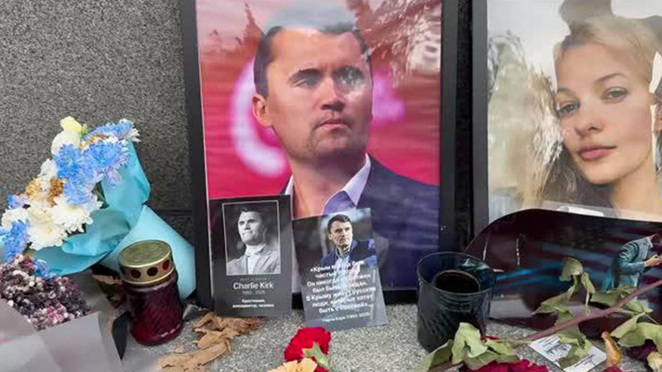Memorial for Charlie Kirk and Iryna Zarutska Erected Outside U.S. Embassy in Moscow Amid Anti-American Protests