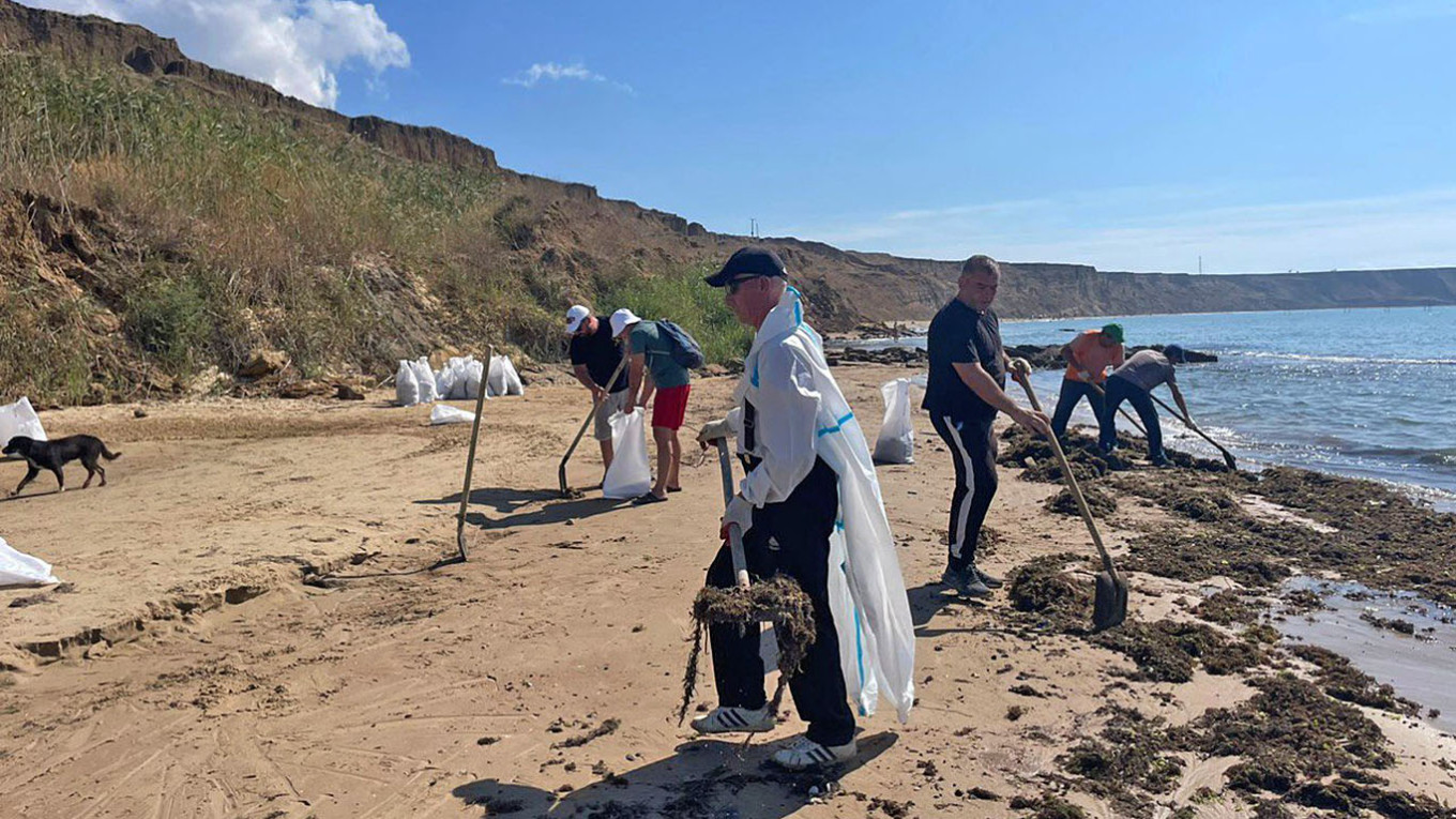 Successful Cleanup Operation Concludes Following Major Oil Spill Near Anapa Black Sea Resort