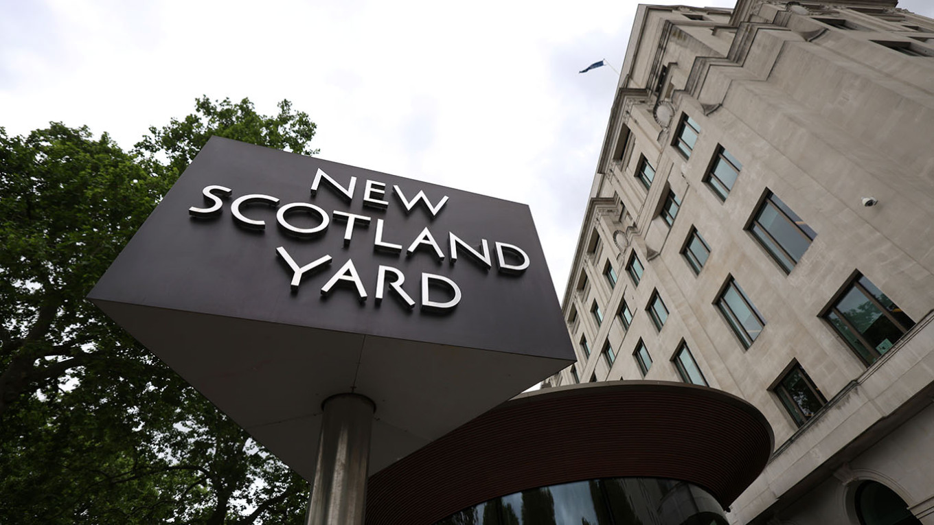 British Authorities Detain Trio on Charges of Alleged Espionage for Russia