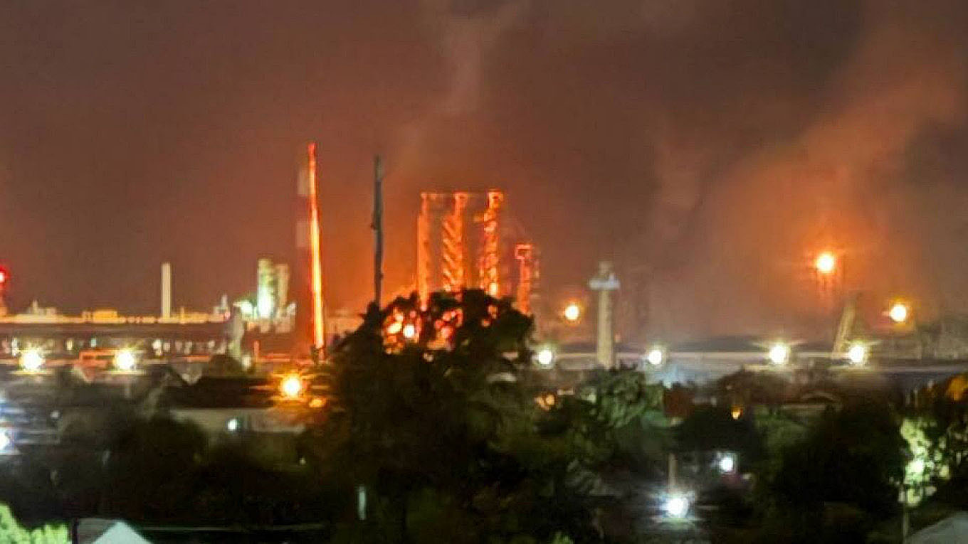 Ukrainian Drones Strike Key Russian Oil Facility Again, Intensifying Energy Crisis