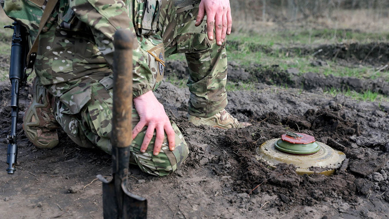 Tragic Mine Incident Claims Two Lives in Kursk Region