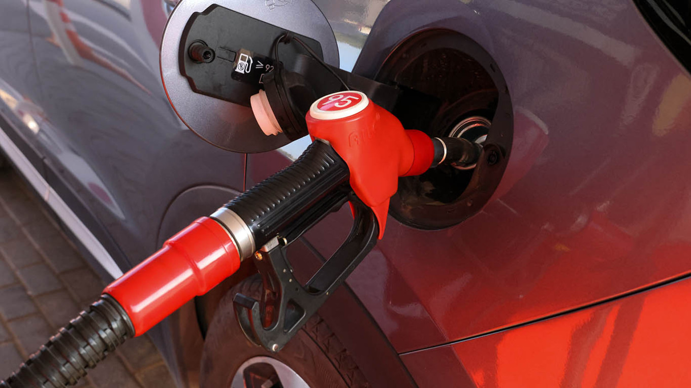 Record High Gasoline Prices in Russia Driven by Supply Disruptions and Peak Demand