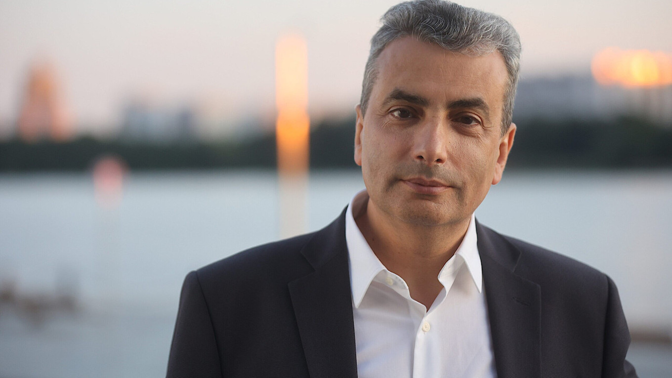 Renewed House Arrest for Opposition Leader Shlosberg Amidst Discreditation Charges