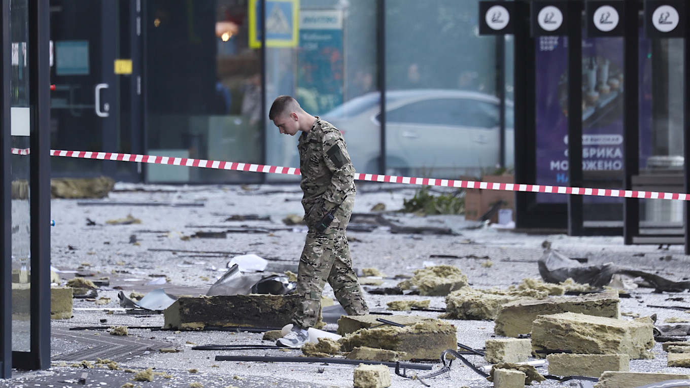 Ukraine Launches Second Night of Coordinated Drone Assaults on Russian Targets