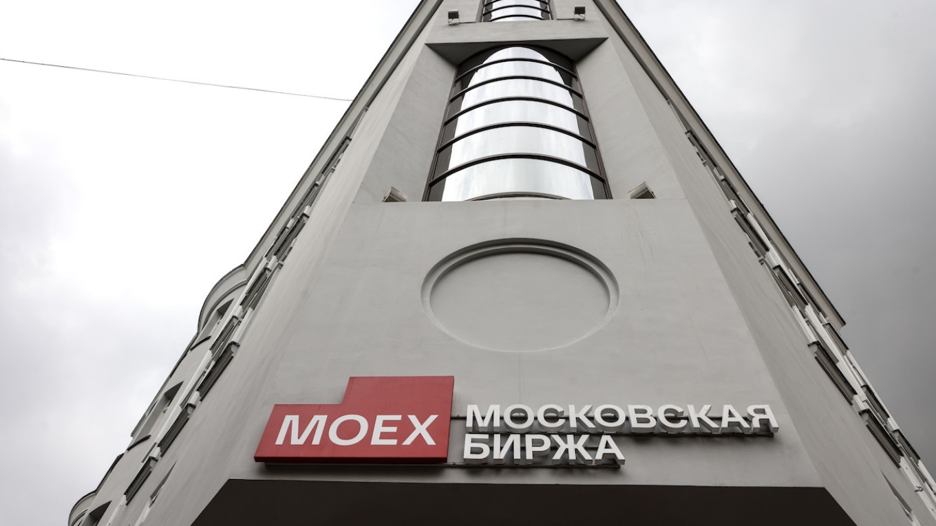 Russian Stock Market Plummets Amidst Stalled Peace Negotiations