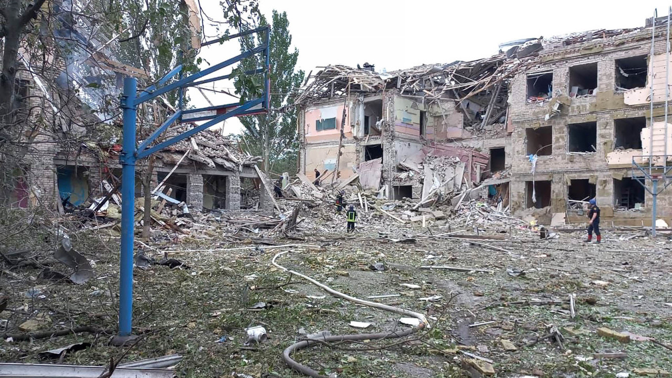 Kramatorsk Evacuation: Ukraine Prioritizes Childrens Safety Amid Intensified Drone Attacks