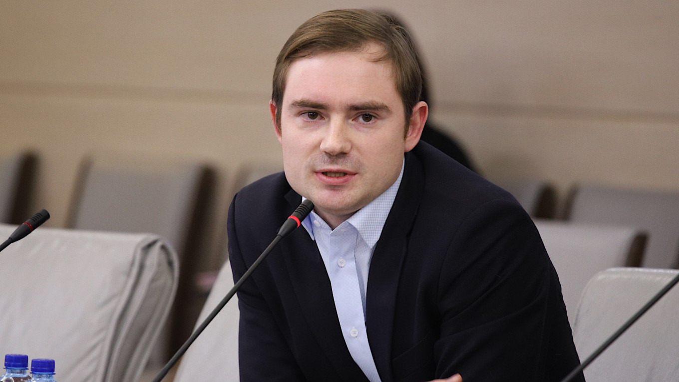 Moscow Court Freezes Assets of Yabloko Leader Amid Controversial Military Criticism Case