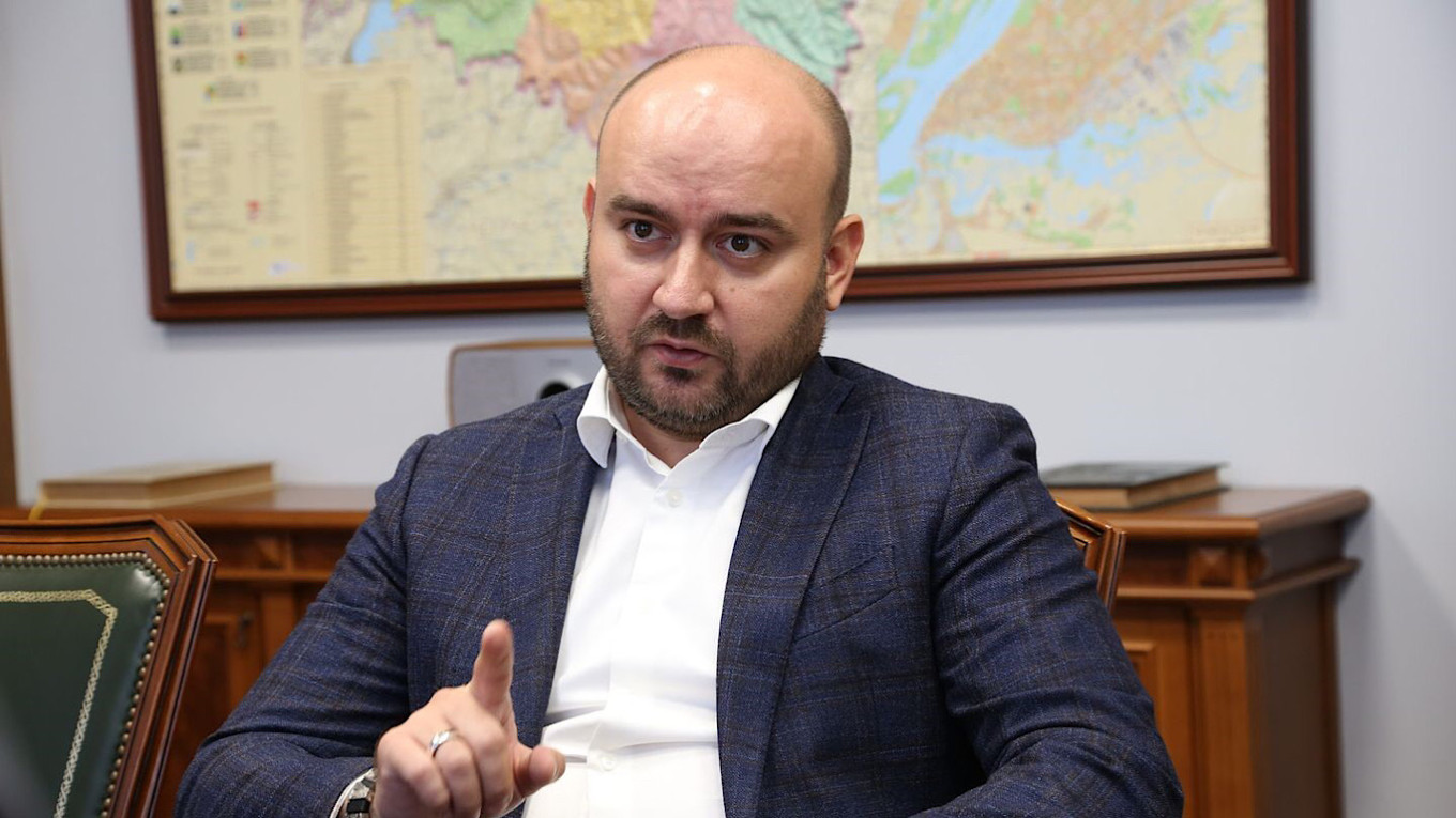 From Hero to Zero: Samara Governors Viral Firing of District Head Over Insult